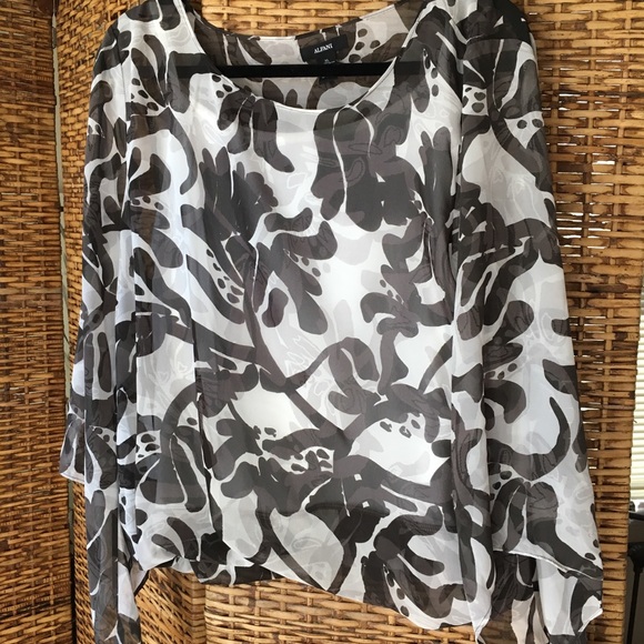 Alfani Tops - NWT Alfani b/w floral design top